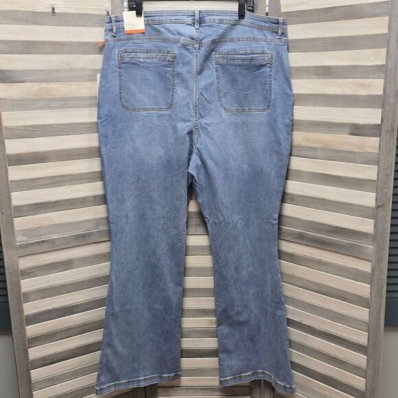 Women's Plus Size High-Rise Anywhere Flare Jeans | Knox Rose | 22 - Picture 6 of 12